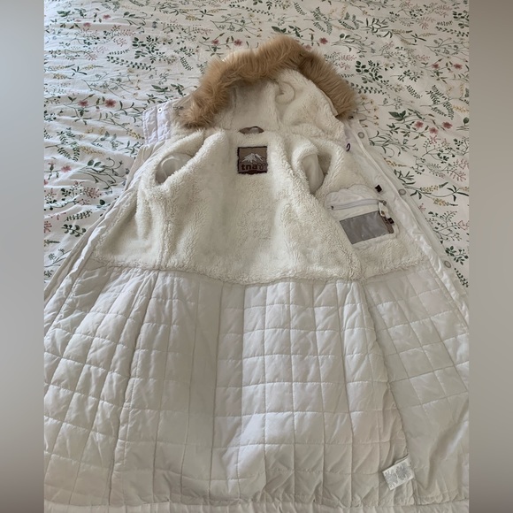 Aritzia white xs parka! - Picture 3 of 4